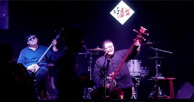 "把他乡当作了故乡,故乡却已成他乡"