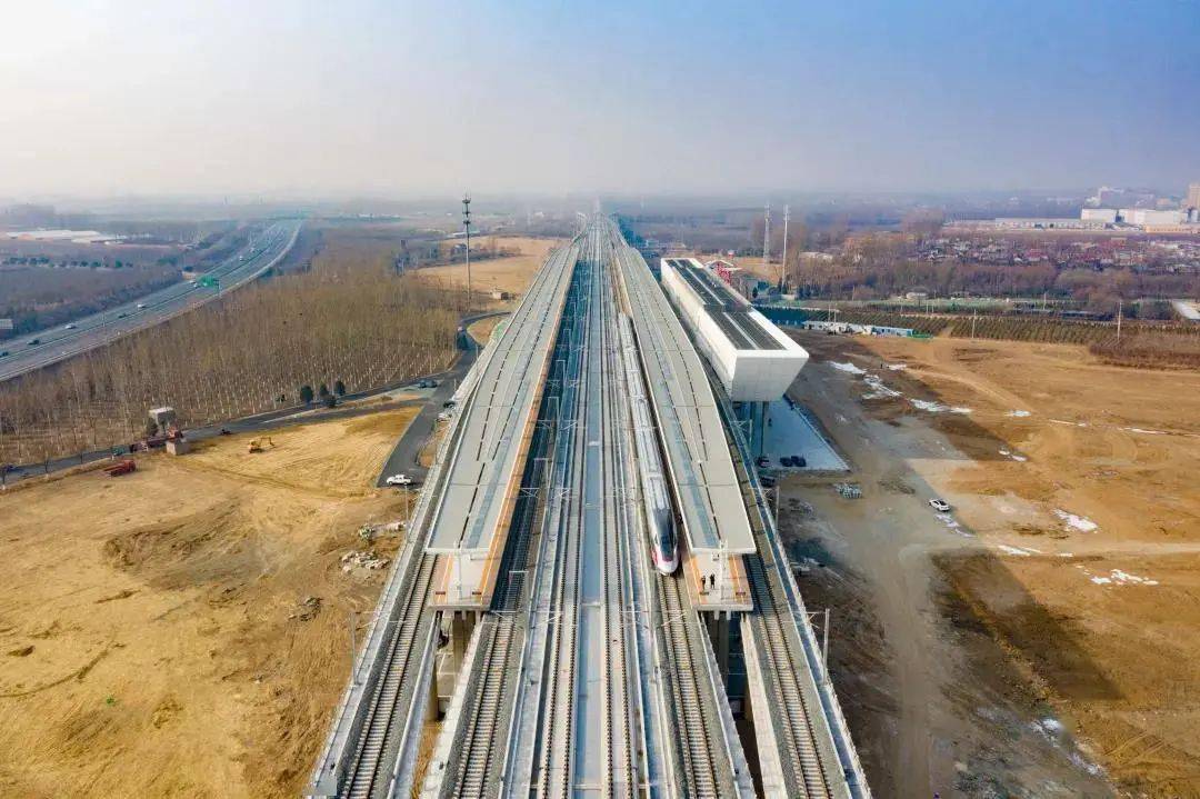 京哈高铁,南起北京朝阳终至哈尔滨市,途经北京市顺义区,怀柔区,密云区