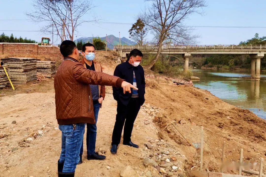 河道溪流,沟渠池塘建筑垃圾,暴露垃圾进行清理对河道沿线区域陈年垃圾