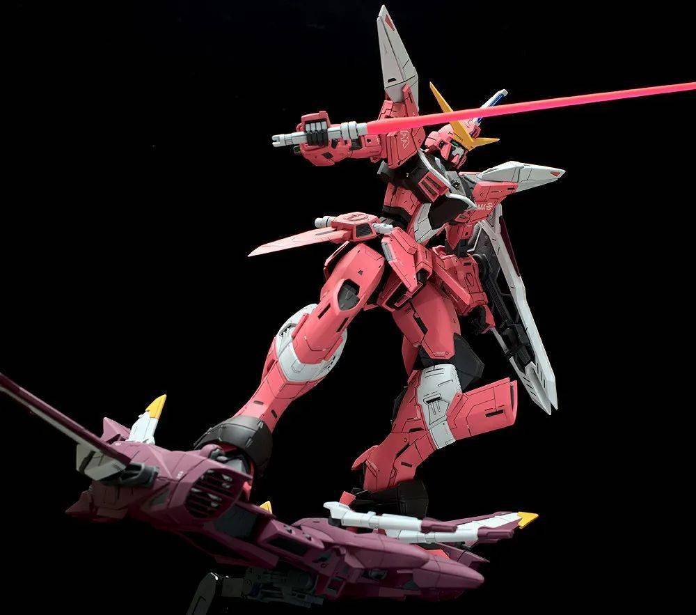 细节大增的mg正义即便是原色涂装也帅气