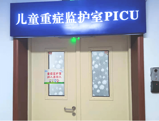 揪心双胞胎宝贝先后病重被送入儿童重症监护室抢救