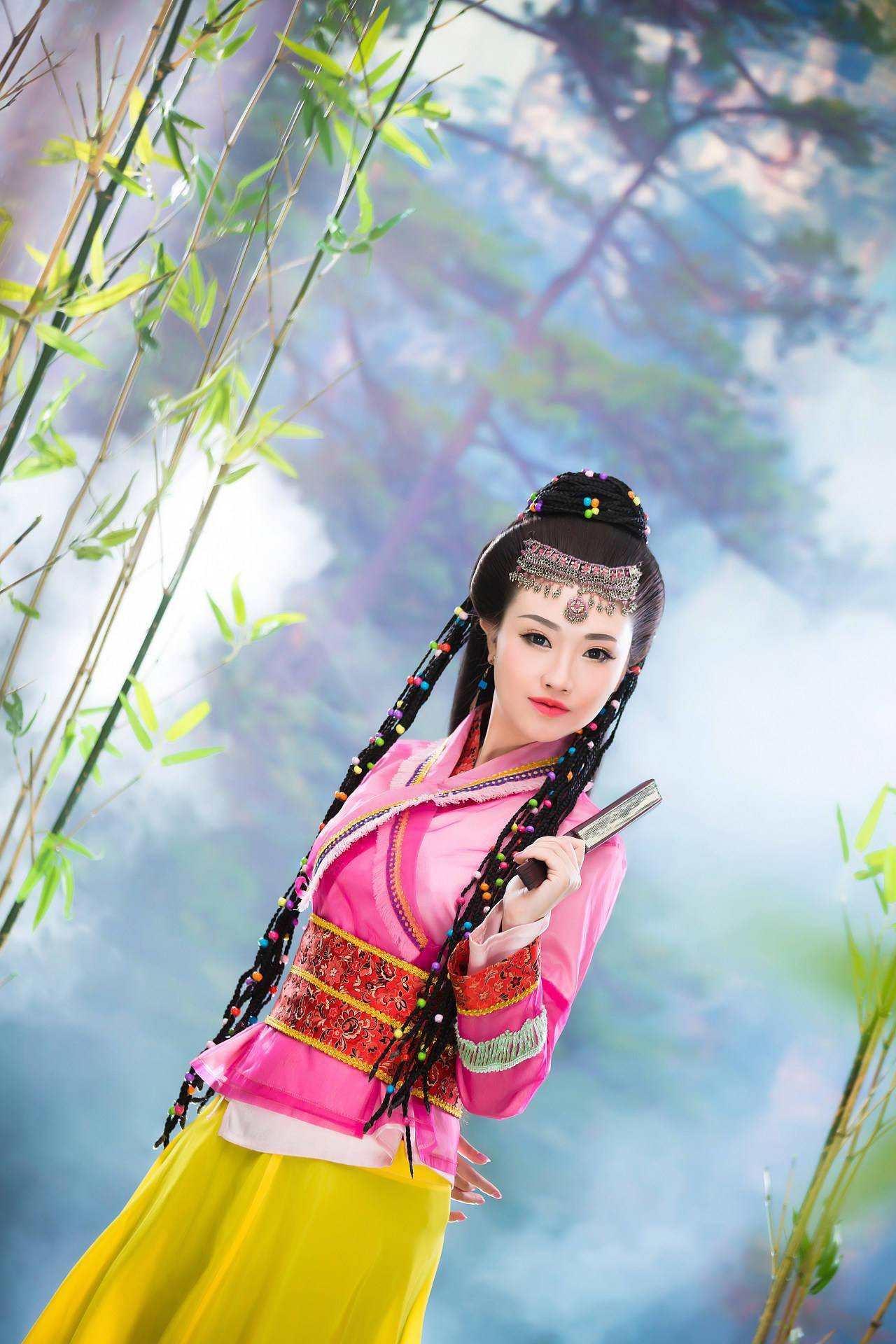 角色名:赵敏 cn:lunaleung/皇甫香凝屠龙刀与倚天剑的出现,引发了江湖