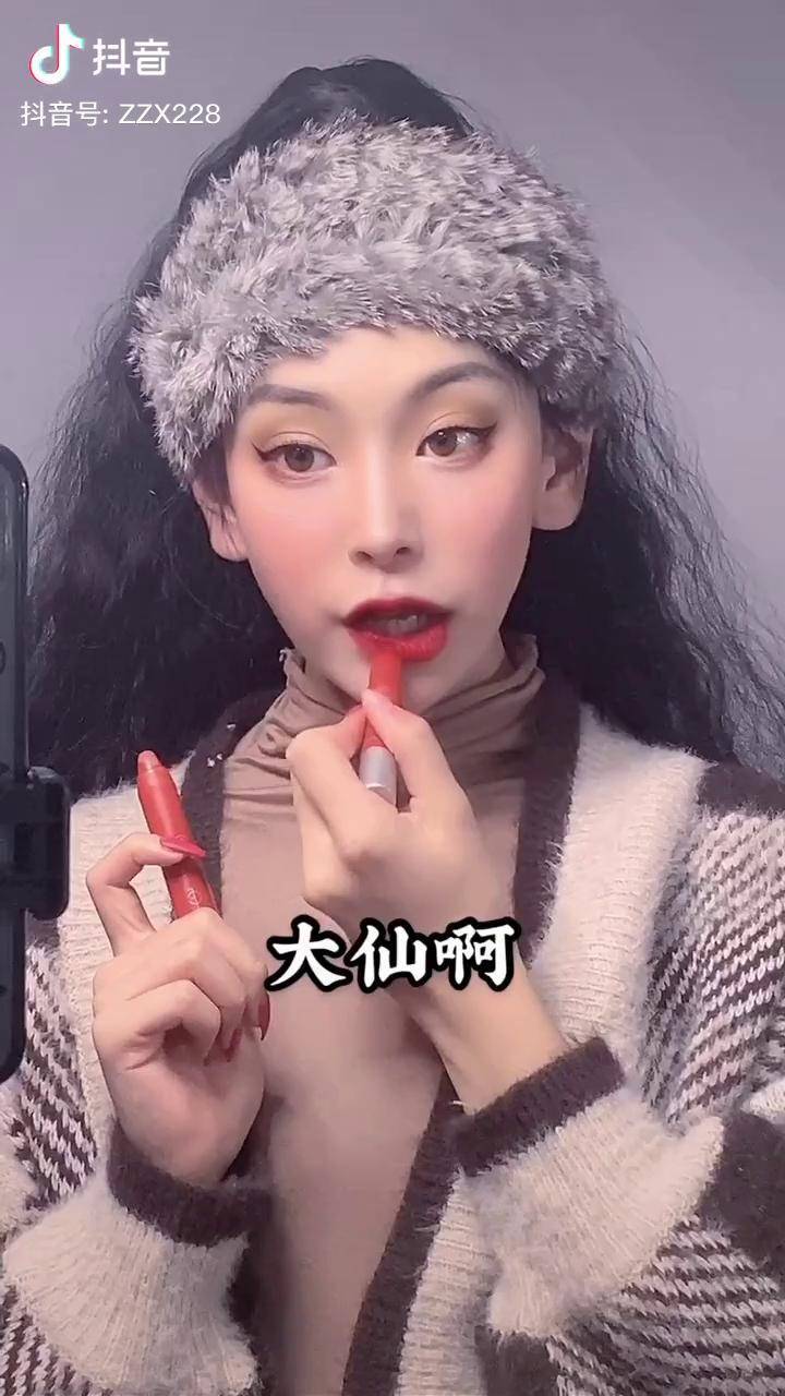 打出最爱看看后面显示什么有可能是你的秘密哦口红千千万小野猫最爱