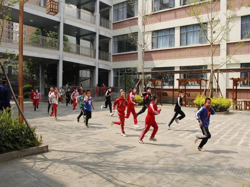 保山隆阳消防深入保山市智源小学开展消防安全进校园活动
