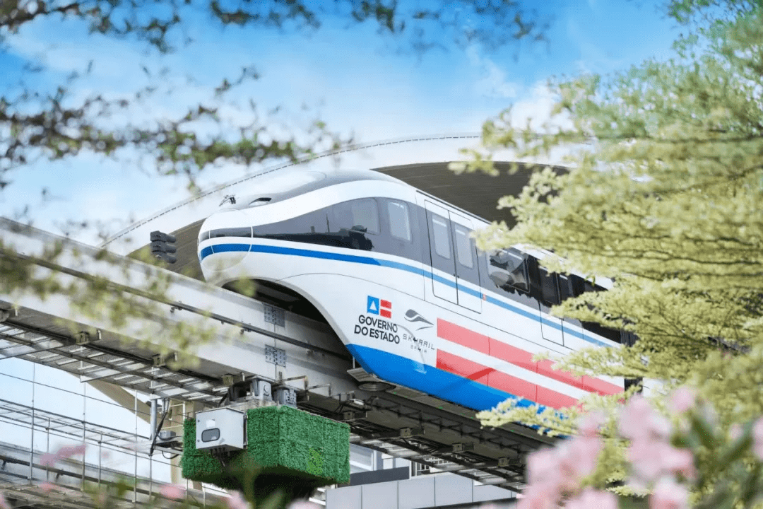 比亚迪云轨海外项目全球首辆跨海云轨列车在深下线