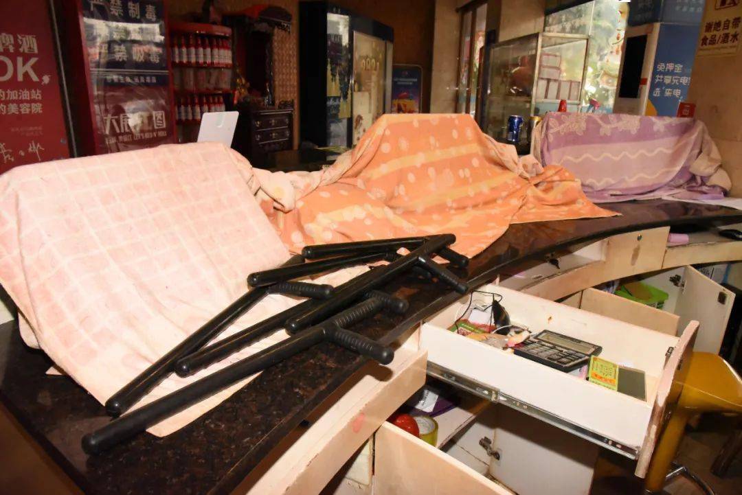 五华诗琴酒吧被查封查获涉案工具一批