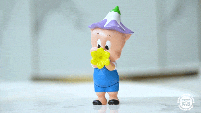 这大概是兔八哥朋友里,最老实巴交,偶尔结巴,还老被太菲鸭欺负.