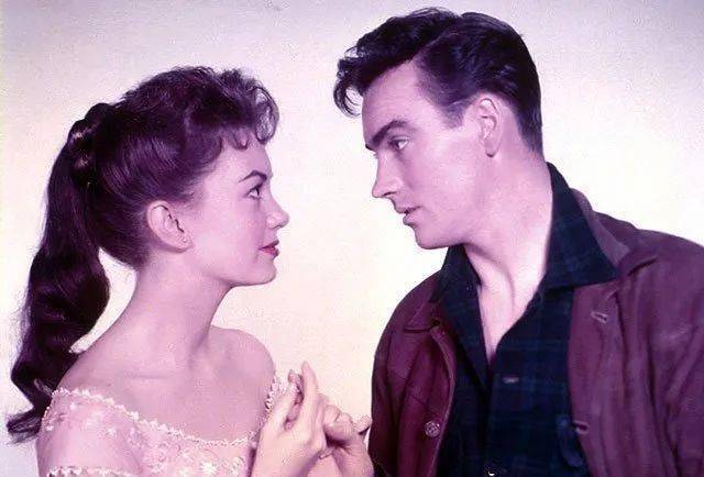 受欢迎度媲美狄更斯却被伍尔夫嘲讽探长来访编剧普利斯特列