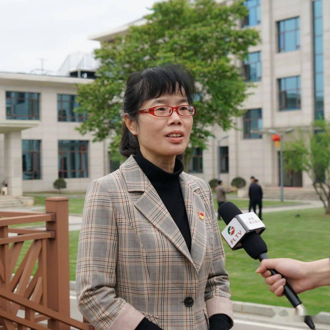 邱桂花县一小教师作为一名党员教师,有责任,有义务把党史学习教育有机