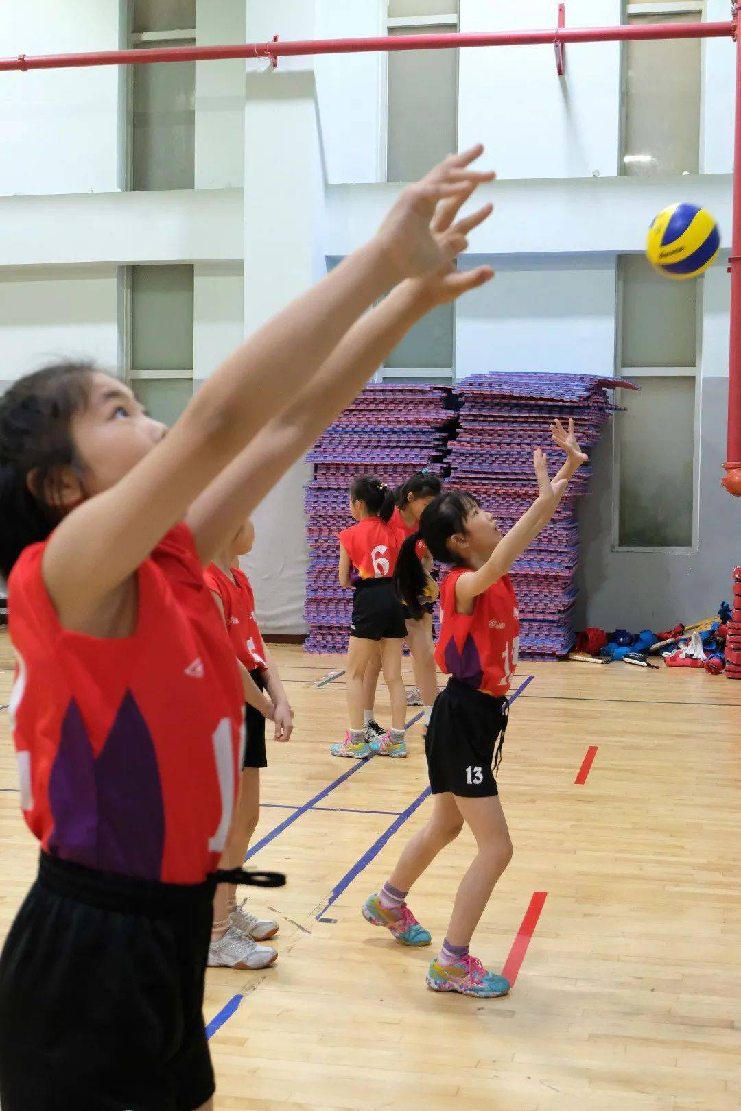 上千名排球小将齐聚杨浦原来是为了