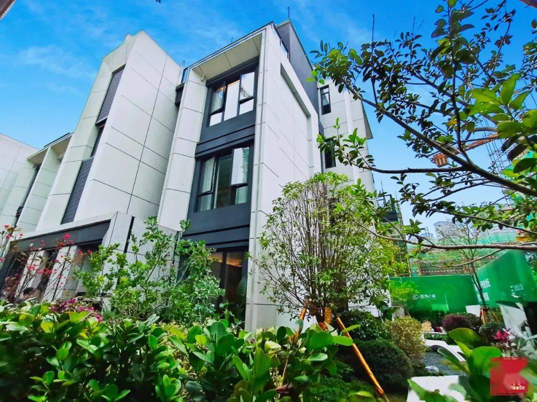 而叠墅仅有88套,也是目前板块内唯一有叠墅,户型分为上下叠,上叠户型