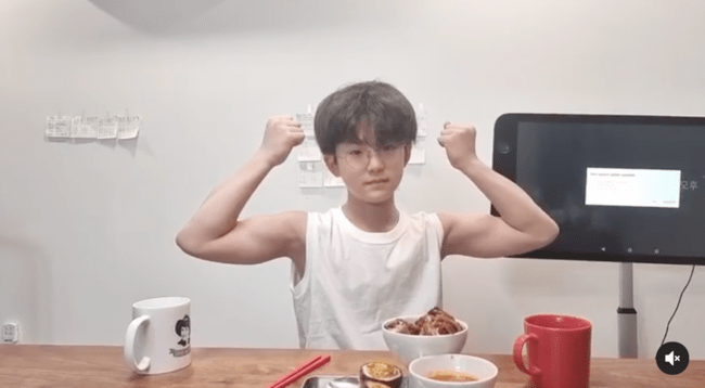 暖男的胳膊肌肉超发达,以暴风成长的样子带来了喜悦