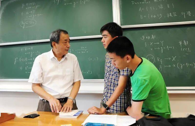 复旦大学老教授谈教书育人专栏一陈纪修学问无遗力工夫老始成回顾数学
