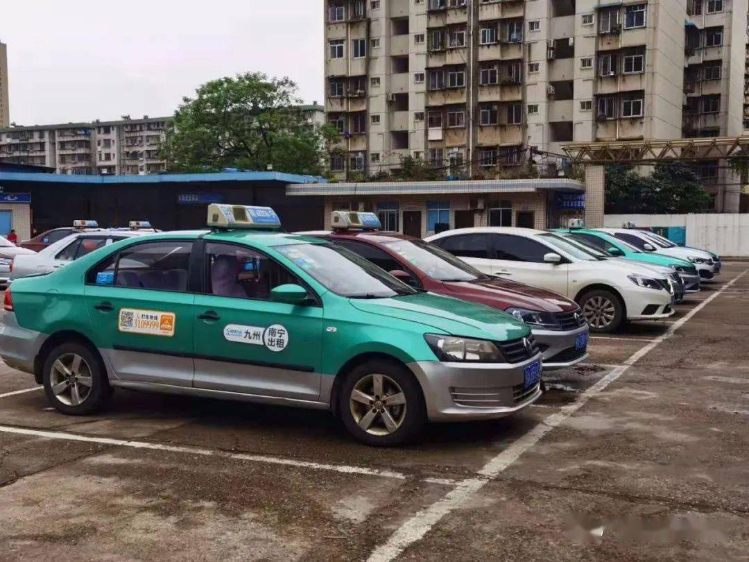 新闻910走访南宁出租汽车协会南宁市出租汽车协会会长傅汉根:"就说