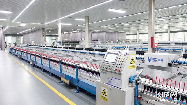 河北南冠科技有限公司智能化生产车间.长城网记者 王守一 摄