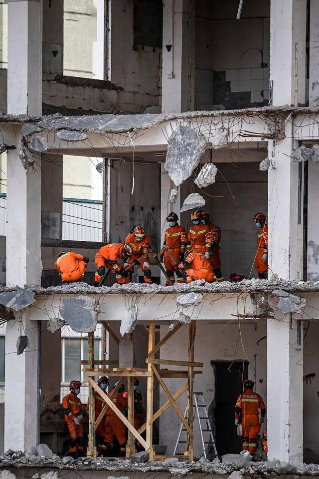 武汉消防开展跨区域地震救援实战拉动演练