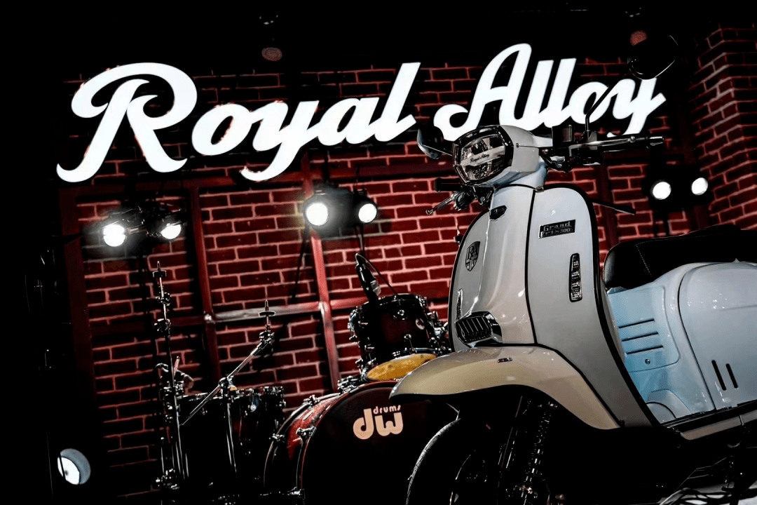 royalalloy发布gp300s388万元品味不一样的复古铁壳羊