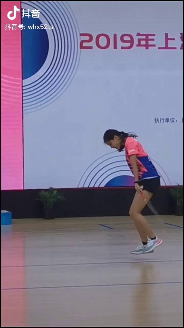 美女跳绳大师,杜婷婷,中国首位女子世界跳绳大师,同时也是女子30秒单