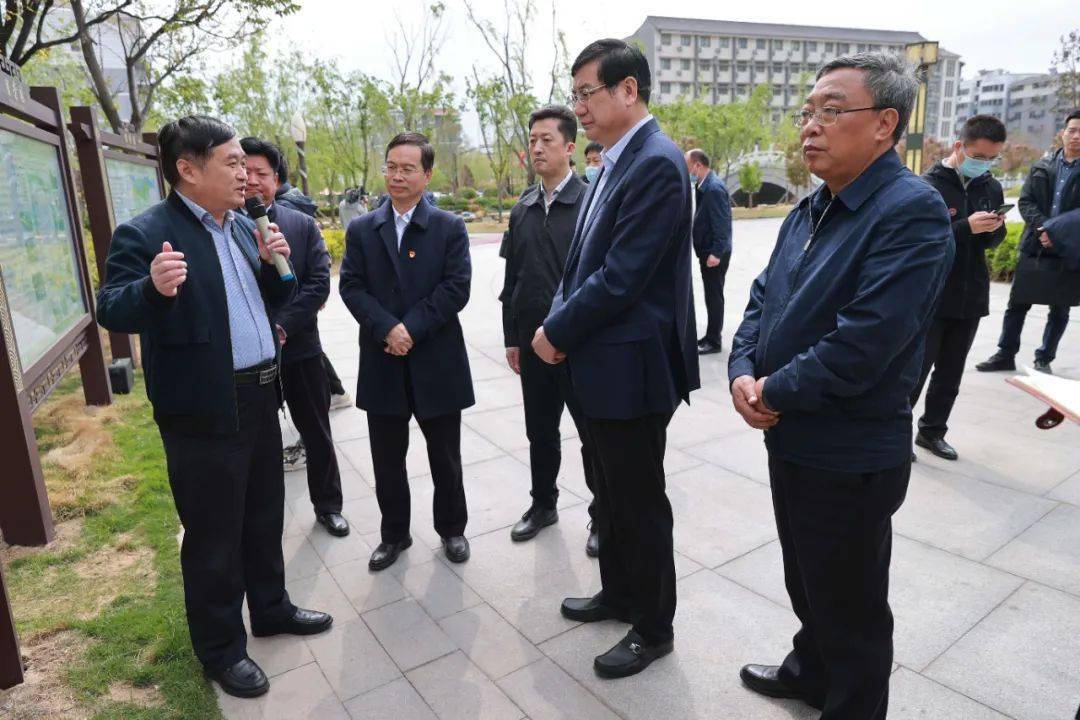 市委秘书长张松文,市委常委,兰考县委书记李明俊,副市长钱忠宝,市人民