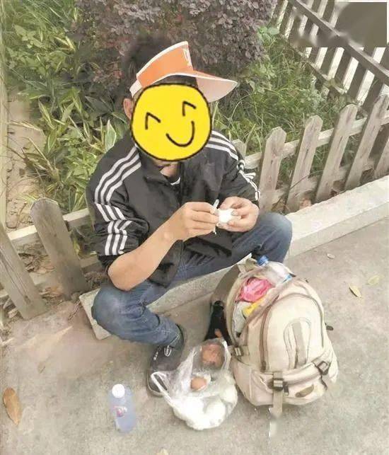 南安24岁年轻小伙成了流浪汉露宿公园靠捡瓶子攒钱只因