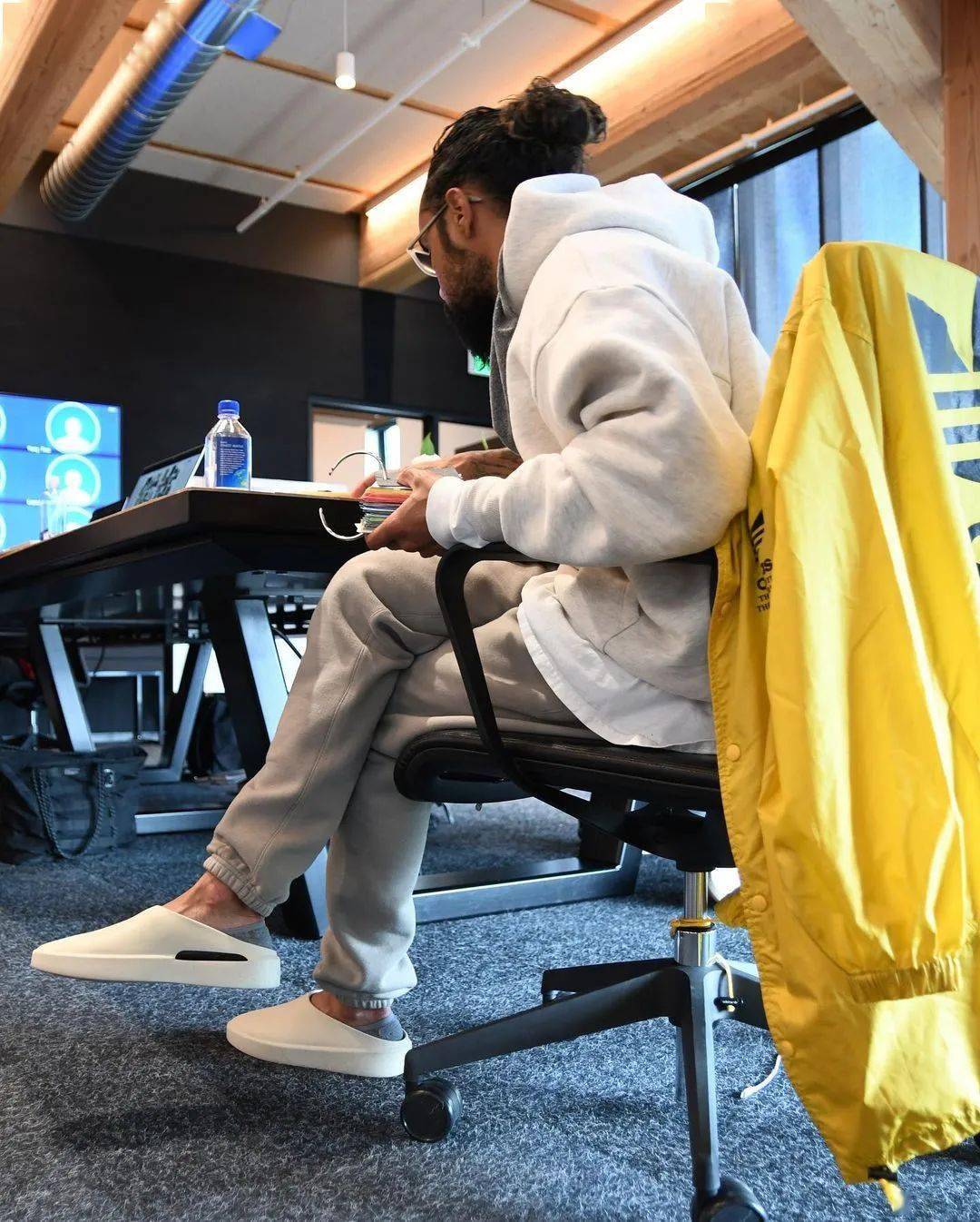 主理人上身essentials新款校服卫衣裤子本月首轮发售