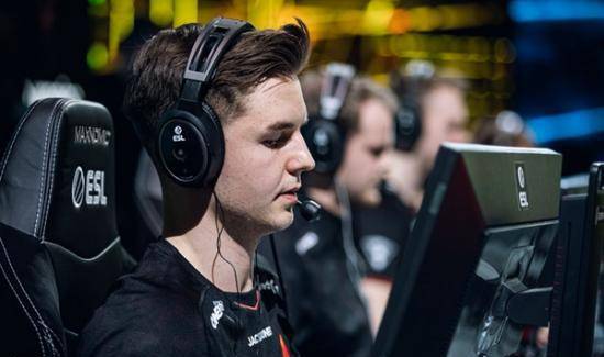 astralis战队主力狙击手device:专门攻克对手弱点,未来正在努力解决