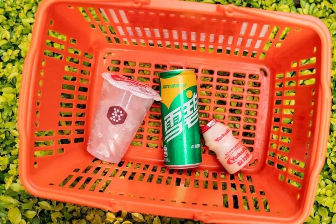 1/ 雪碧  益力多