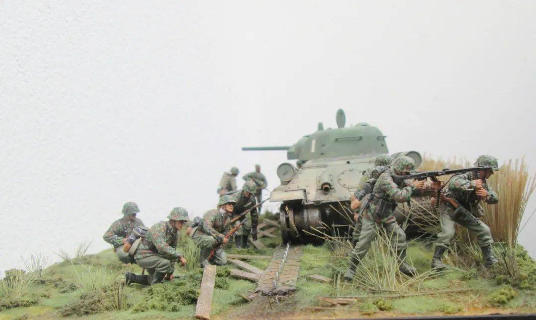 ss武装闪电部队在前进