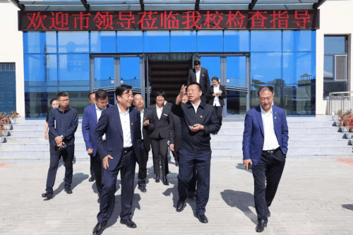 讷河市委市政府高度重视职业教育,成立以市委书记,市长为组长的职业