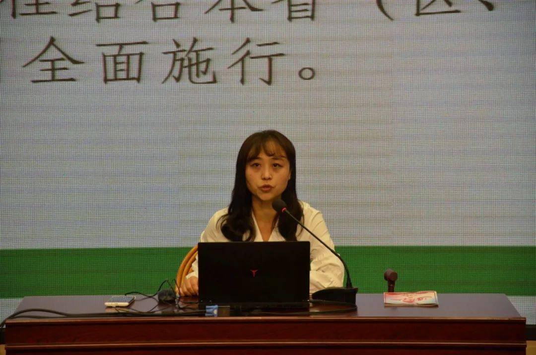 本次"教育·家"大讲堂第一讲由大队辅导员袁芳老师就国家少工委分批