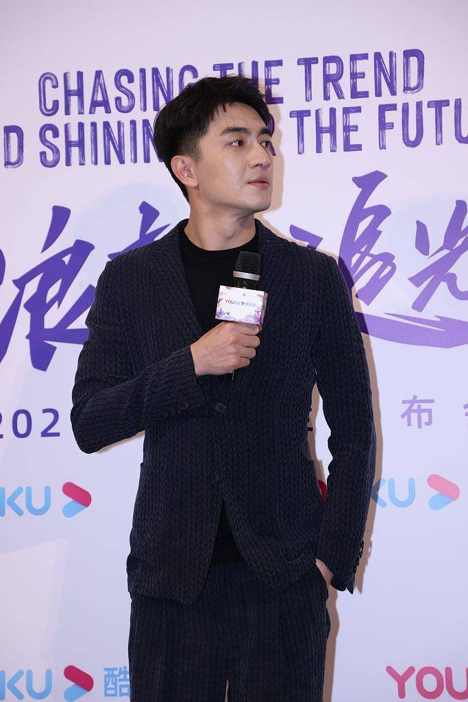 林更新穿西装变霸道总裁自曝和谭松韵合作提前10天增进感情