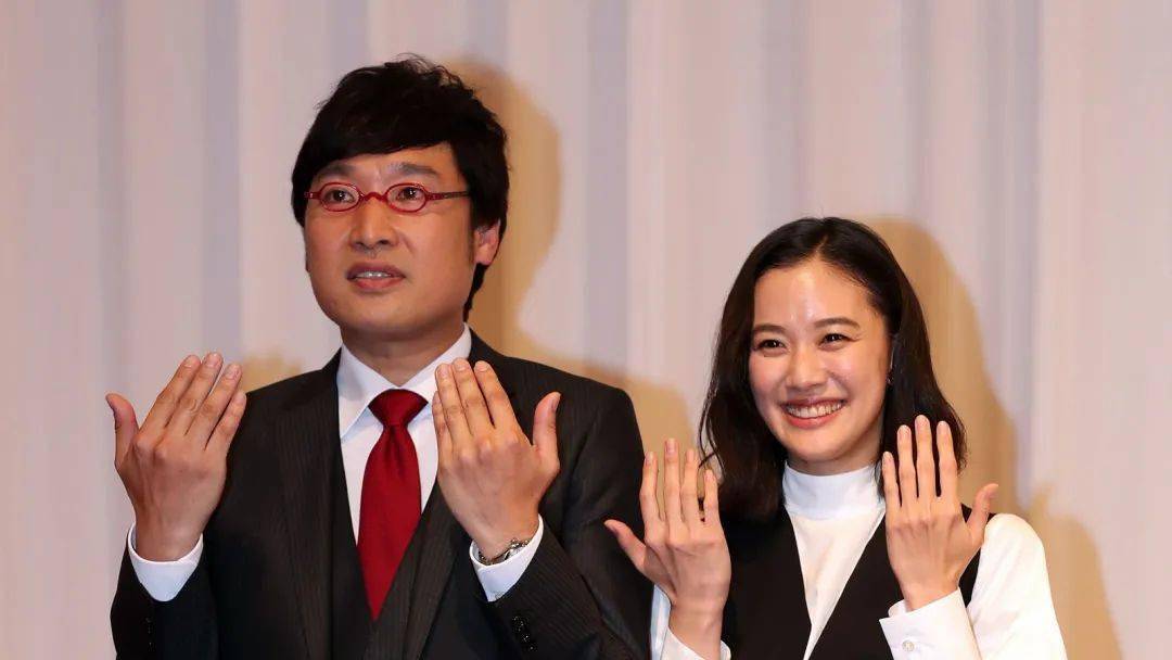 日本搞笑艺人的月薪只有一日元看下日本各大经纪公司的抽成比
