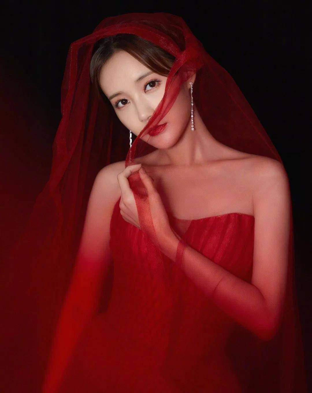 当红花旦李一桐写真特辑清纯靓丽气质女星