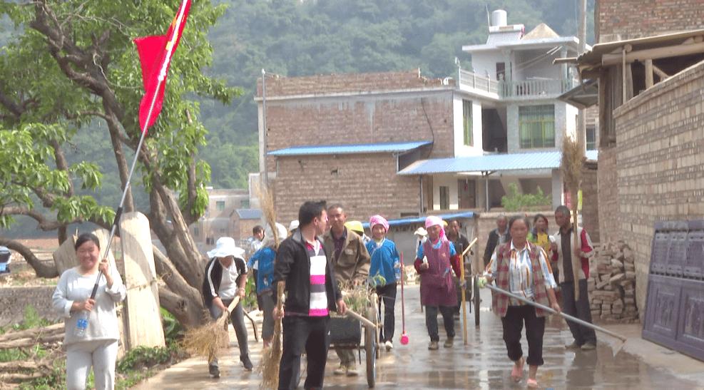 砚山有多少人口_云南砚山 耕牛掉进八米深排污井 消防官兵下井施救