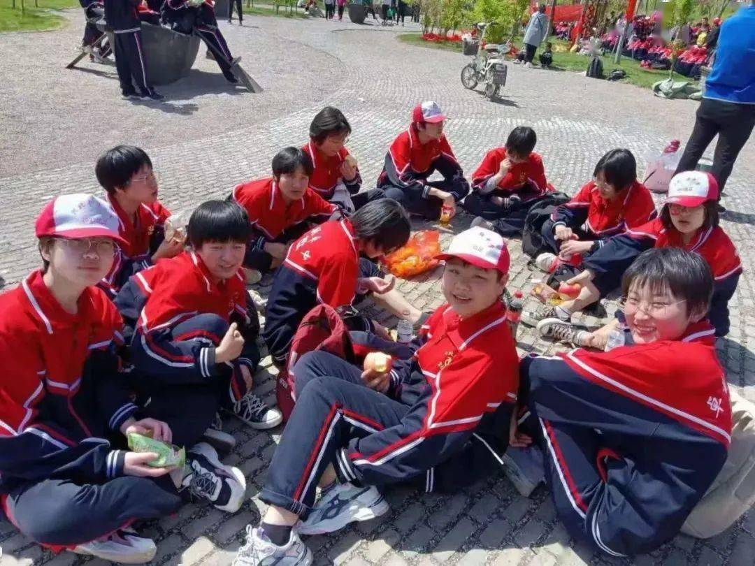 传承红色基因弘扬长征精神远足看到了不一样的枣强中学学子