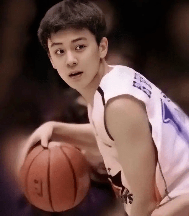 中国最帅篮球教练被曝出轨女网红