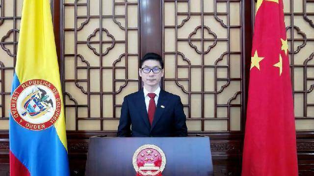 中国驻哥大使蓝虎在自由大学活动上致辞.图片由中国驻哥使馆提供