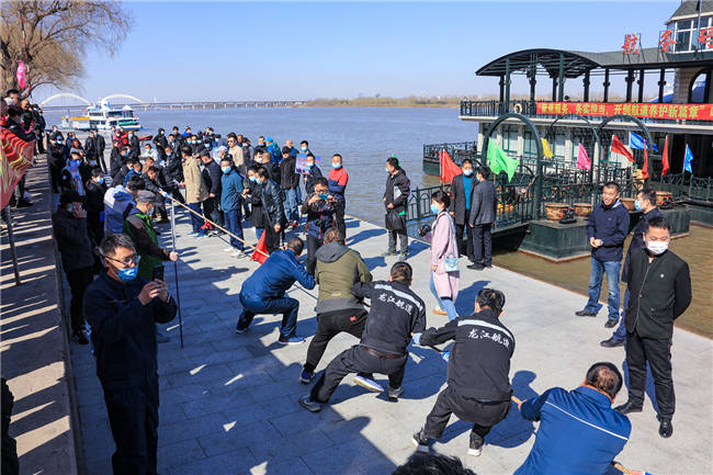 调整冬休维修养护方案,抓抢时间,组织人员加紧维护保养船机设备,确保