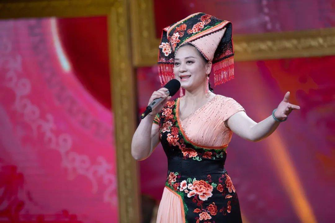 刘媛媛《国家》,扎西顿珠《传奇》,彝人制造《妈妈》,歌曲串烧《新疆