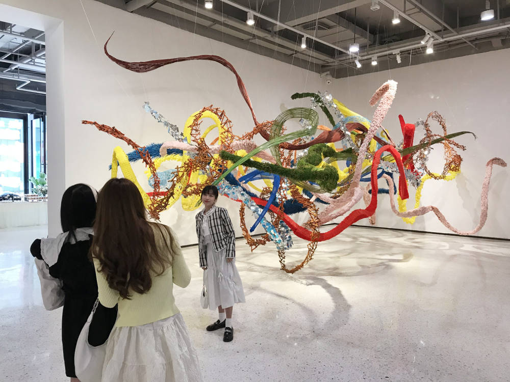 “诗歌在哪里?” 看完跨界艺术家余幼幼这组作品,你一定会找到答案