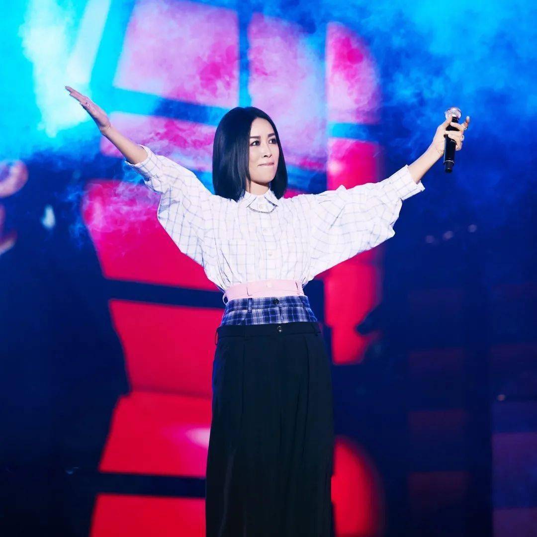 907爱娱乐那英出道半生是天后归来仍是练习生