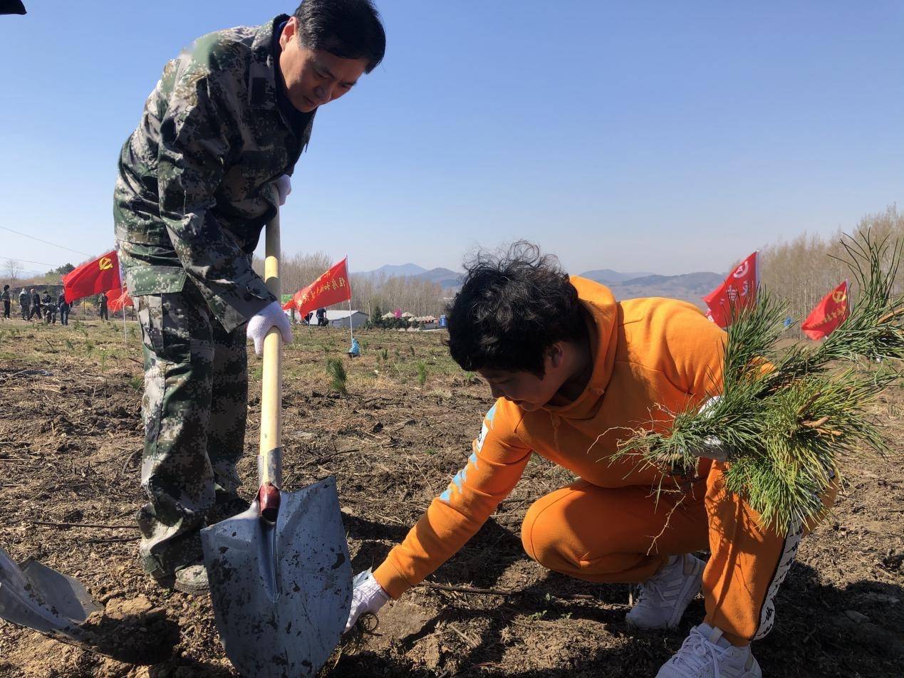 4月20日,时逢谷雨,春光明媚,在永吉县口前镇将军山义务植树基地,永吉