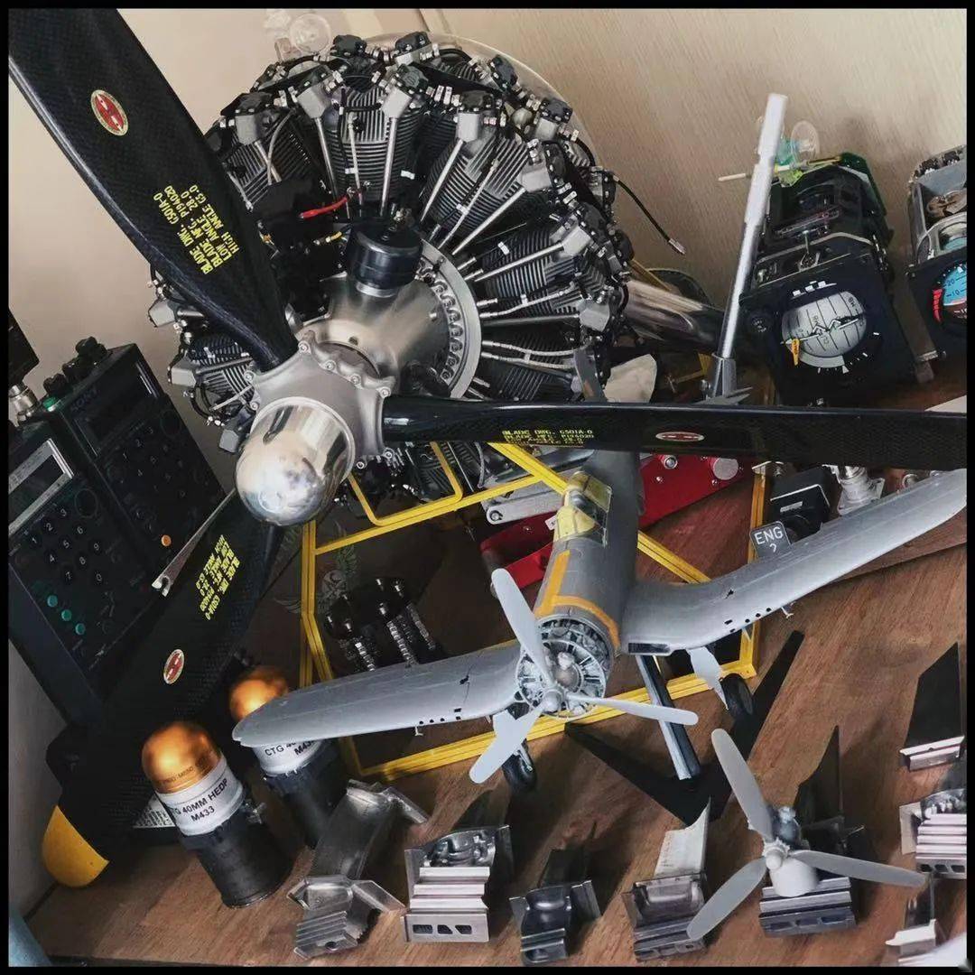 下作者的250cc18缸双黄蜂引擎完成作品下面这个是实机的发动机怎么样