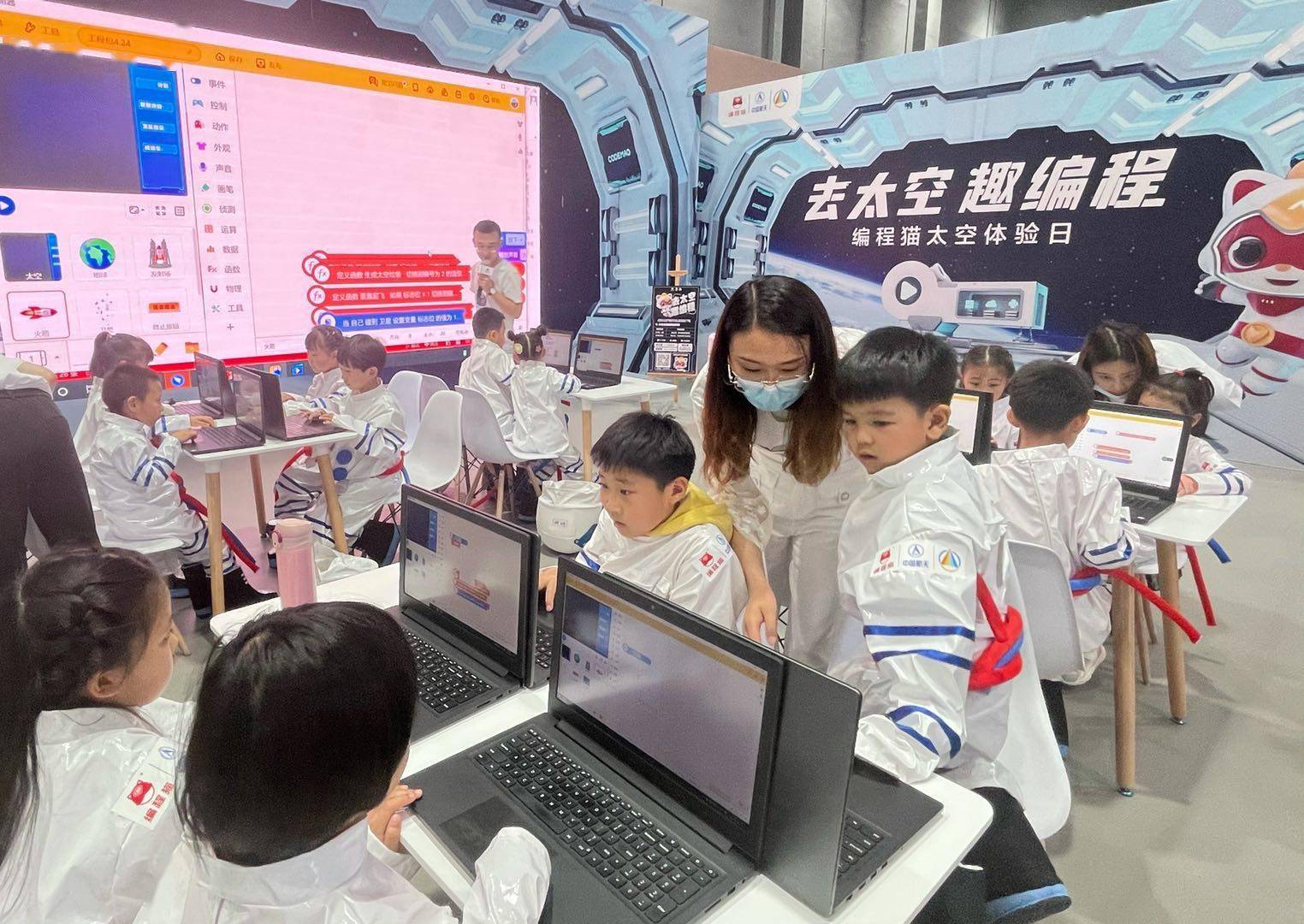 阎彤|航天日，中国科技馆点燃孩子的航天梦