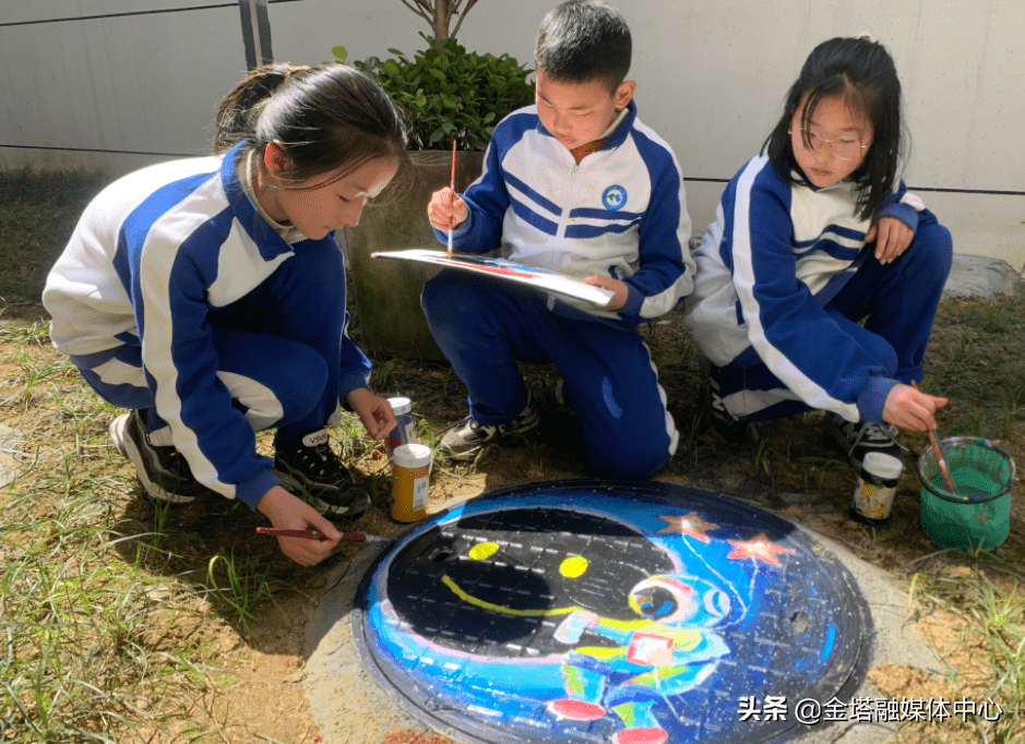 浙江杭州徐凝小学:井盖变景盖师生共绘太空梦