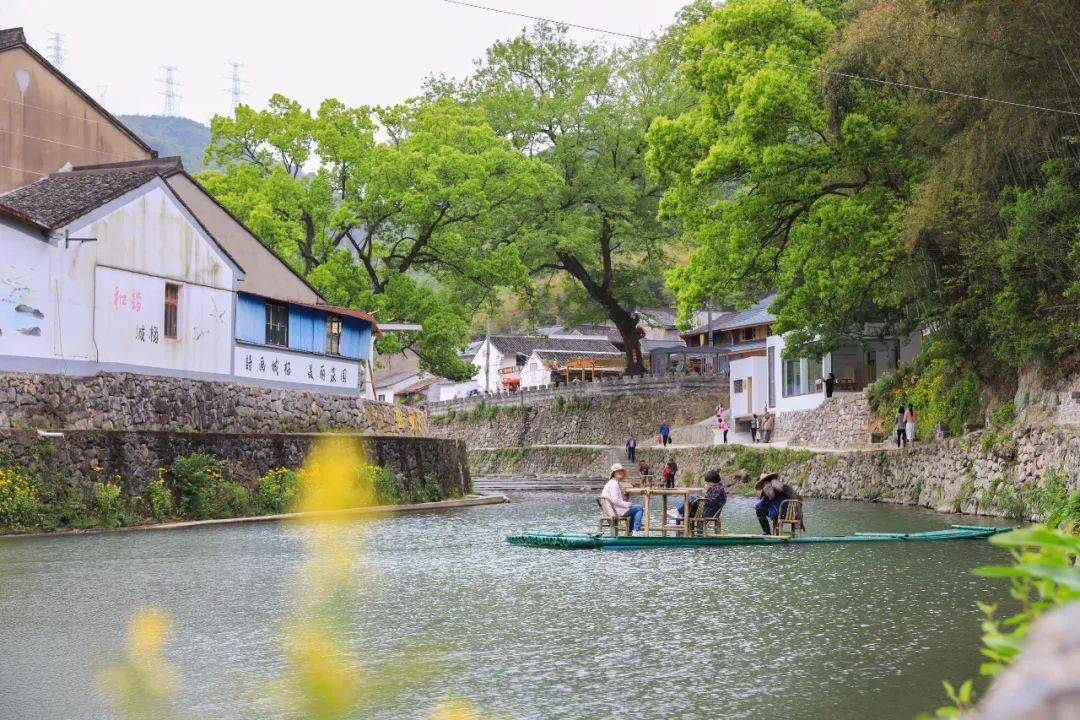 城楊村位於國家級旅遊度假區東錢湖南翼,百步山尖東隅,剛好處於