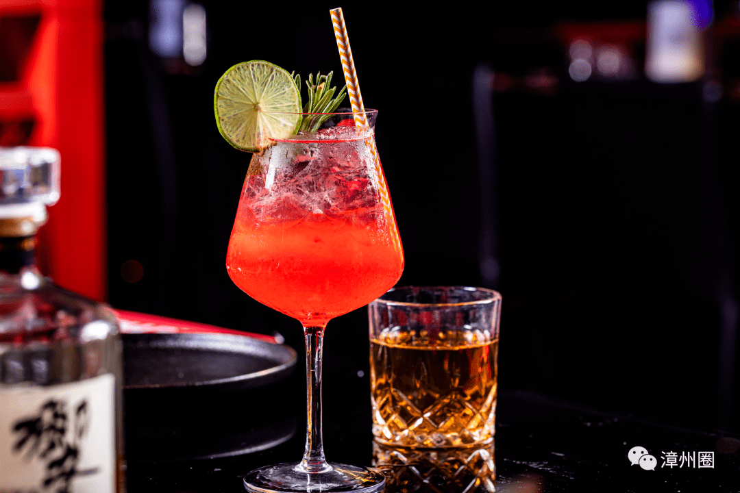 漳州潮人新地标边吃西餐边喝酒的美式餐吧带你进入赛博朋克的狂欢