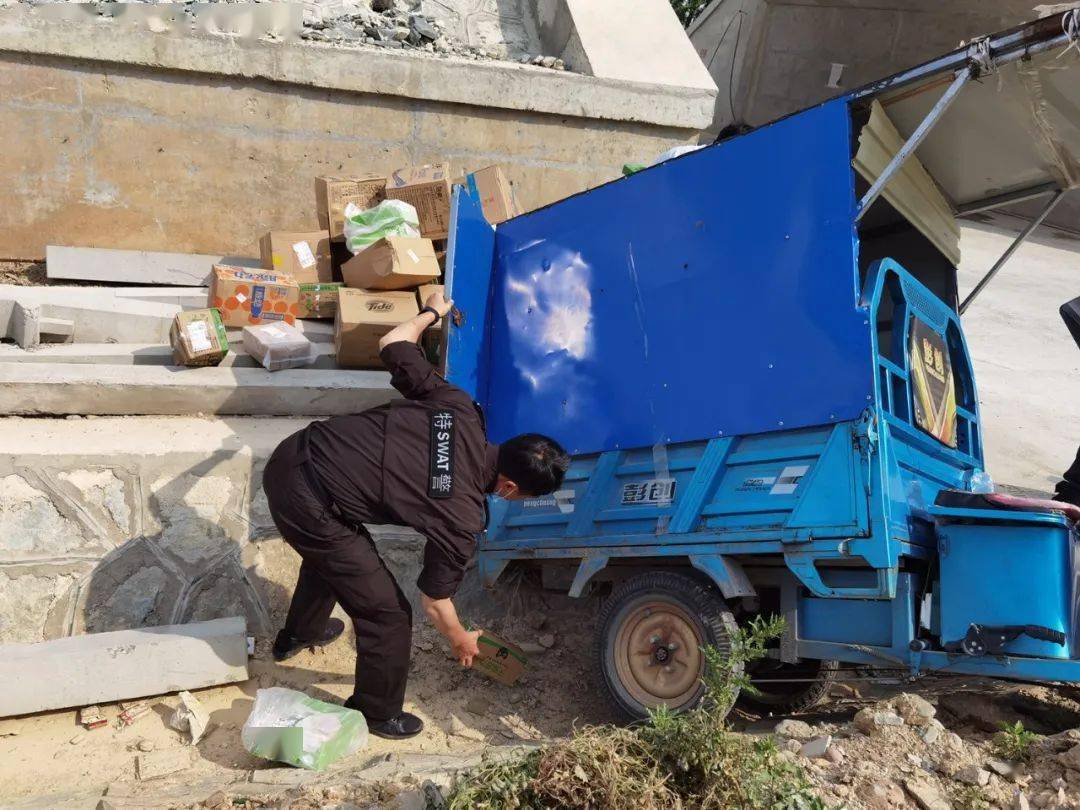 【我为群众办实事】特警化身"拖车工"