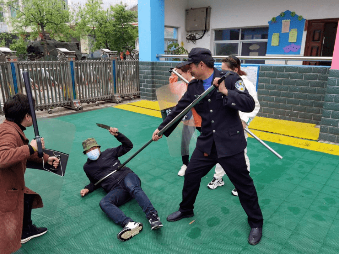 反恐防暴保护自我新港幼儿园防恐防暴演练活动