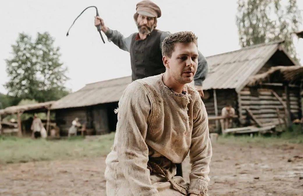 《富二代》地主家的傻儿子穿越回古代